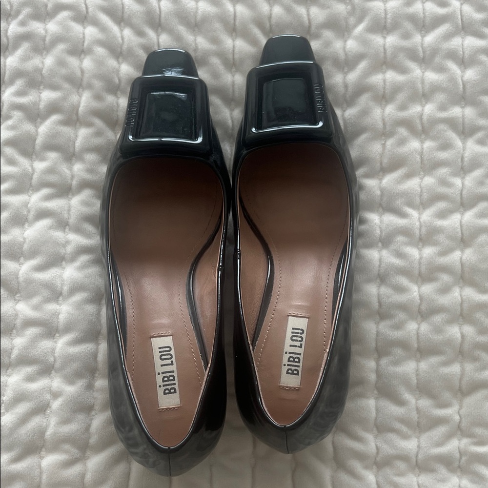 Bibilou Black Patent Leather pumps with buckle